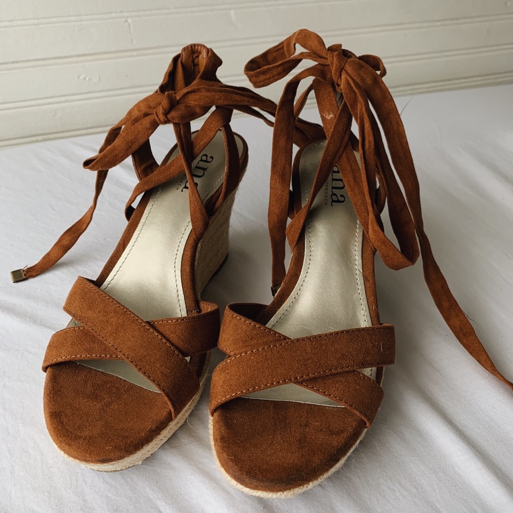 ❗️SOLD❗️strap wedges - Picture 5 of 5